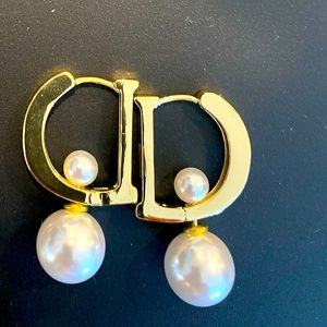 Costume Gold with pearl drop earrings-Brand New Never Worn